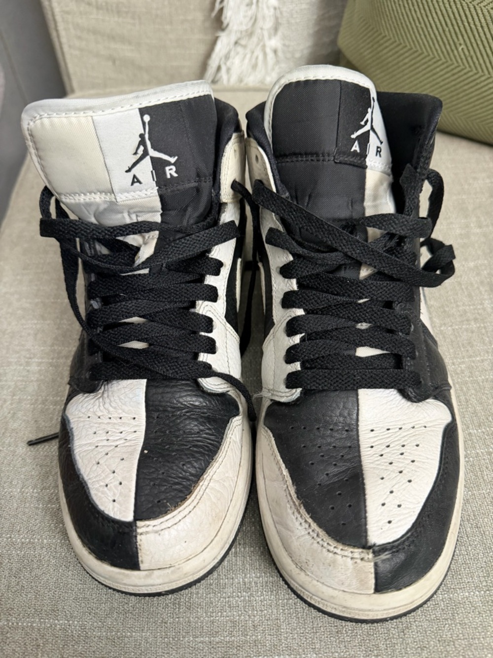 Nike Black & White High-Top Sneakers Mens/Womens
